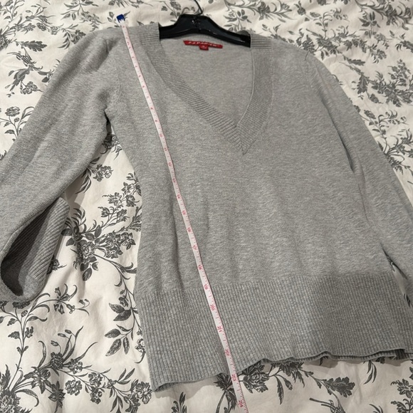 JJ Basics V-Neck Sweater - Picture 4 of 5